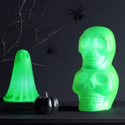 Plastic Blacklight Glow Stacked Skulls Figurine - Hyde And EEK! Boutiqueâ„¢ Neon Green